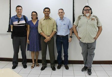 Pesquisador Marcelo Chamy Machado (ao centro) junto aos membros da banca avaliadora